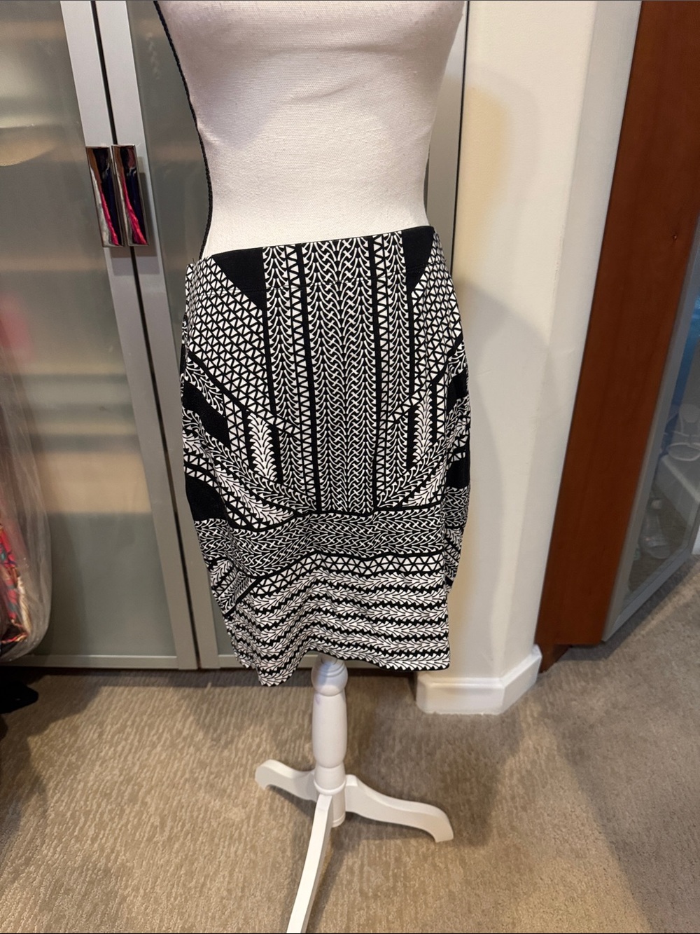 Max Studio Black & White Geometric Pencil Skirt